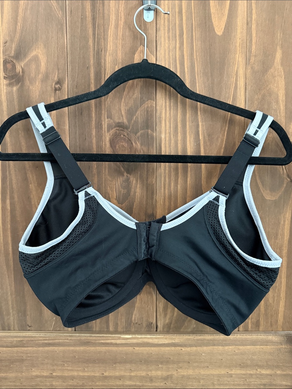 Wacoal Lindsey Sport Contour Underwire Bra - Picture 2 of 5